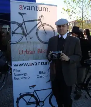 avantum patrocina el Tweed Ride Madrid